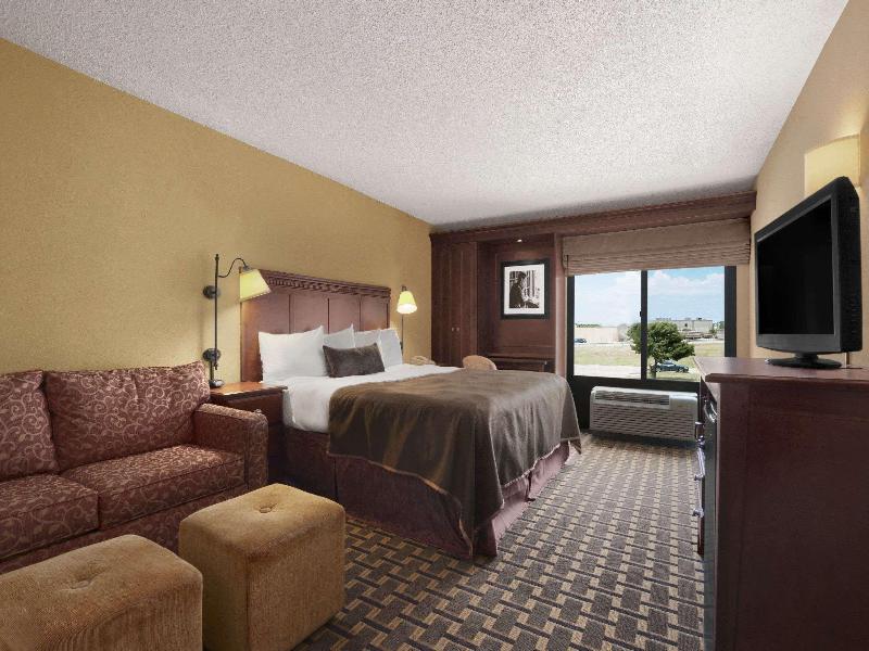 Baymont By Wyndham Lewisville image