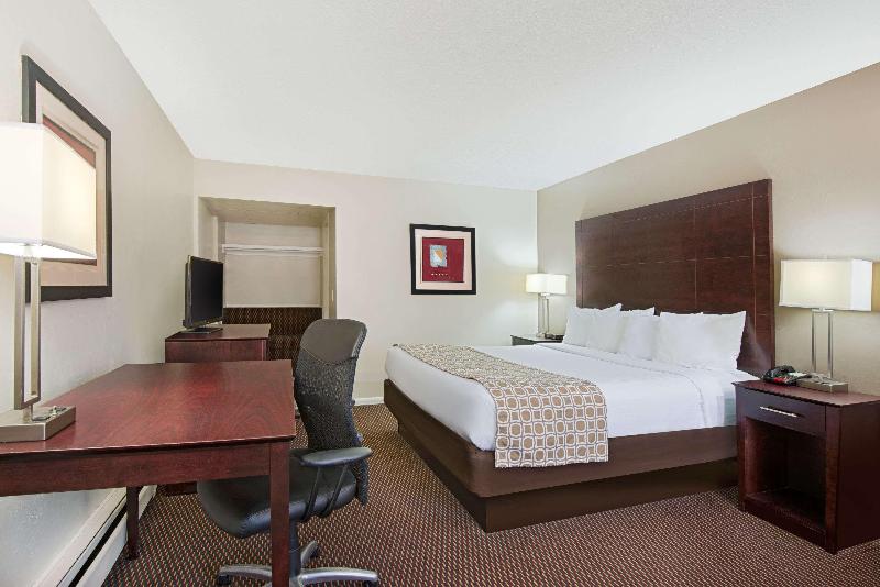 Baymont by Wyndham Sandusky image