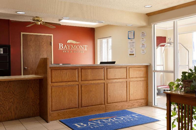 Hotel Baymont by Wyndham Salina