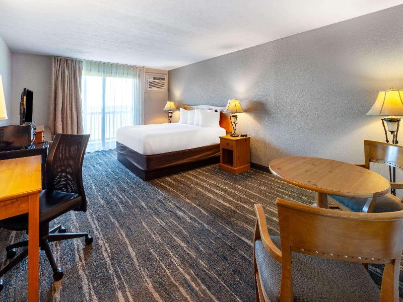 Baymont By Wyndham St. Ignace Lakefront image
