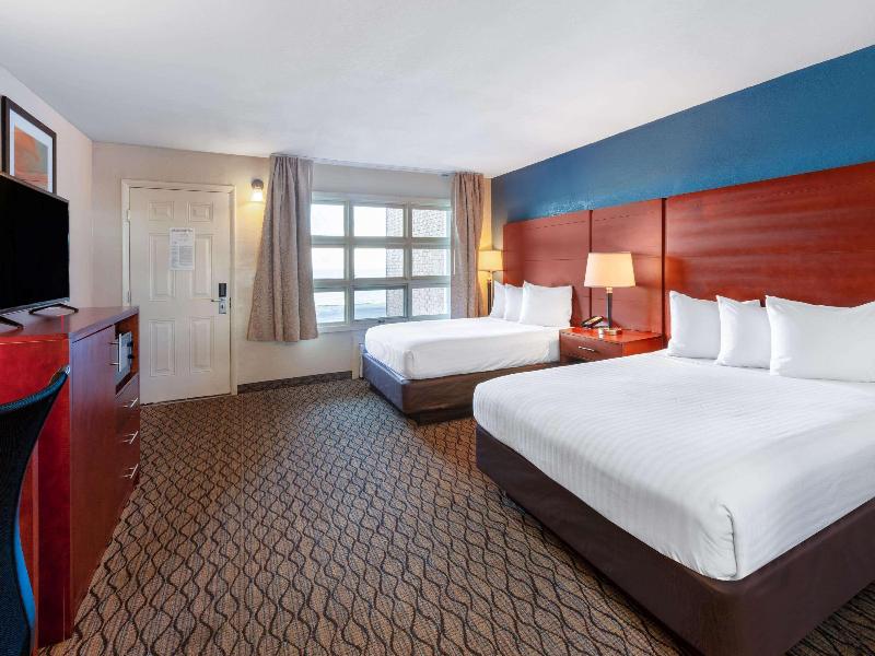 Baymont By Wyndham St. Ignace Lakefront image