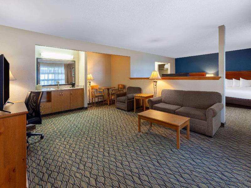 Baymont By Wyndham St. Ignace Lakefront image