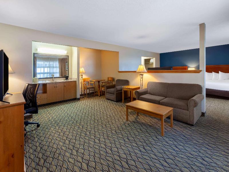 Baymont By Wyndham St. Ignace Lakefront image
