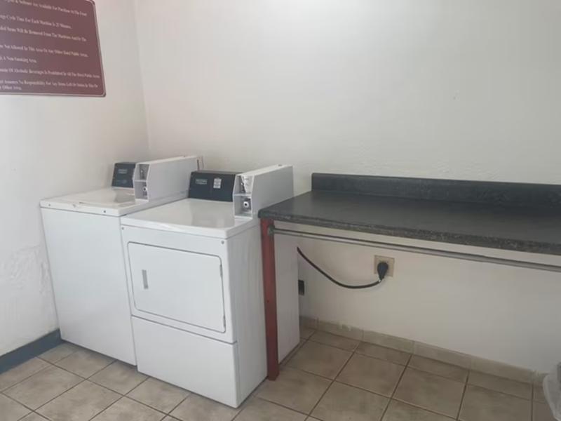 Red Roof Inn & Suites Hinesville image