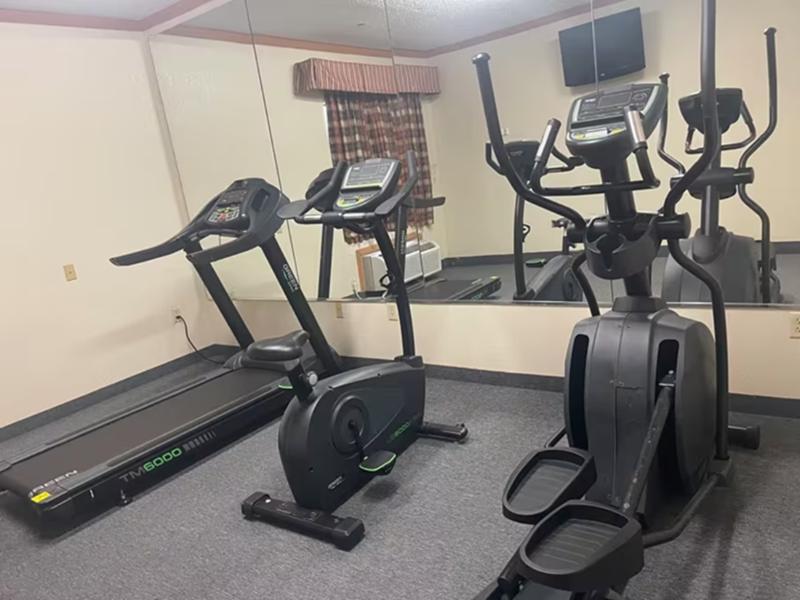 Red Roof Inn & Suites Hinesville image