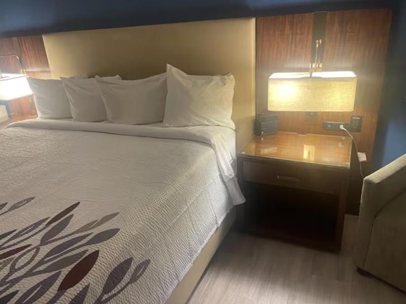 Red Roof Inn & Suites Hinesville image