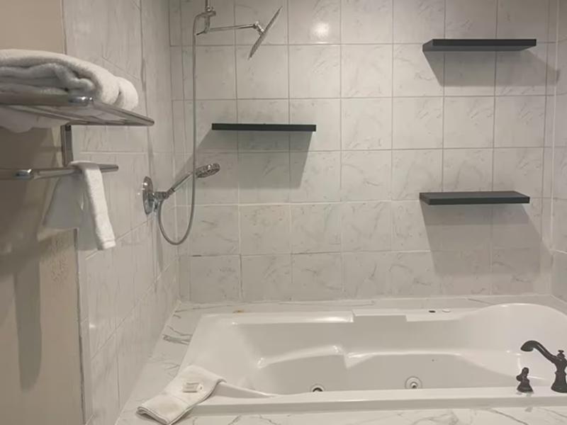 Red Roof Inn & Suites Hinesville image