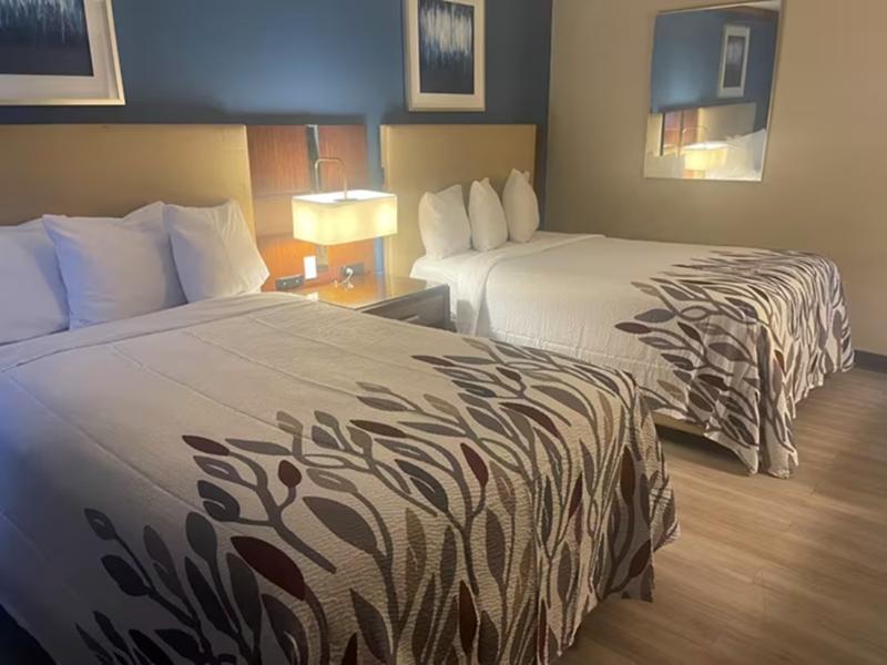 Red Roof Inn & Suites Hinesville image
