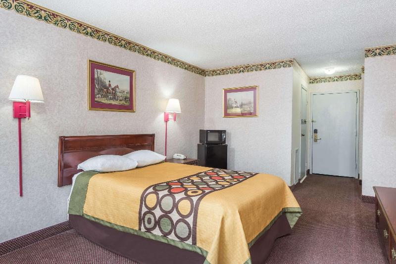 Super 8 By Wyndham Hancock Md image