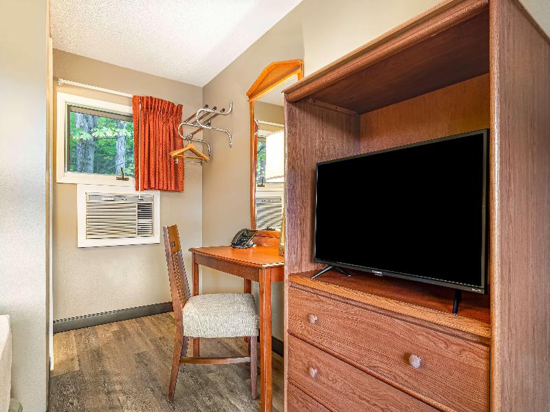 Super 8 by Wyndham Lake George/Downtown image