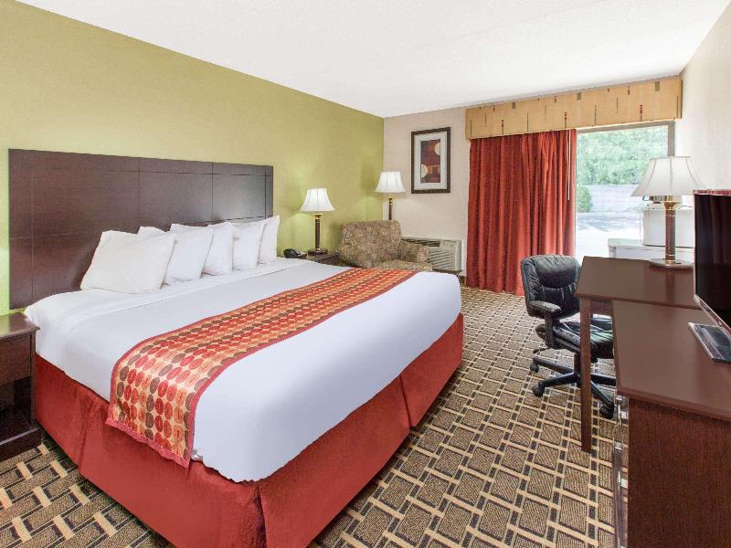 Days Inn & Suites by Wyndham Madison Heights MI image