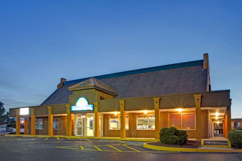Days Inn by Wyndham Benson image