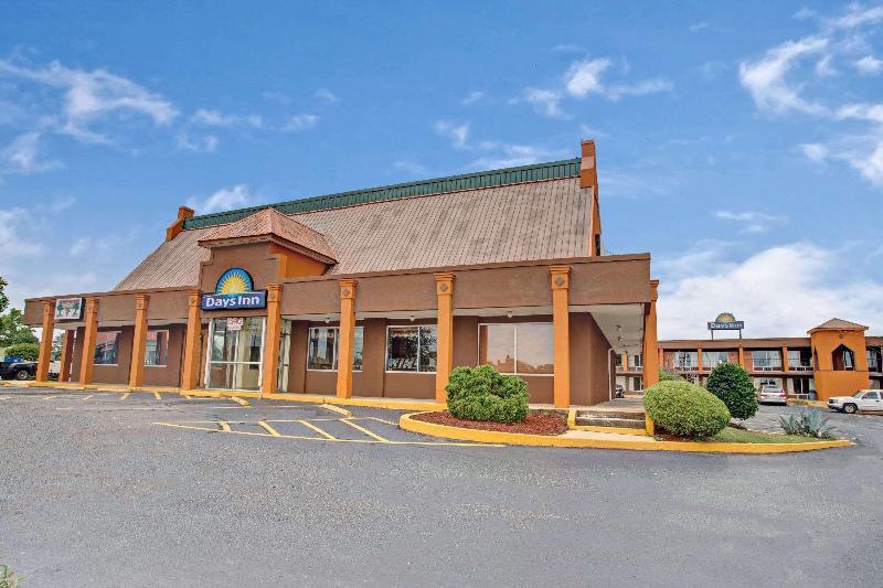 Days Inn by Wyndham Benson image