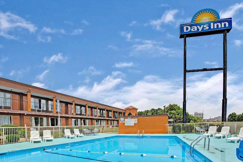Days Inn by Wyndham Benson image
