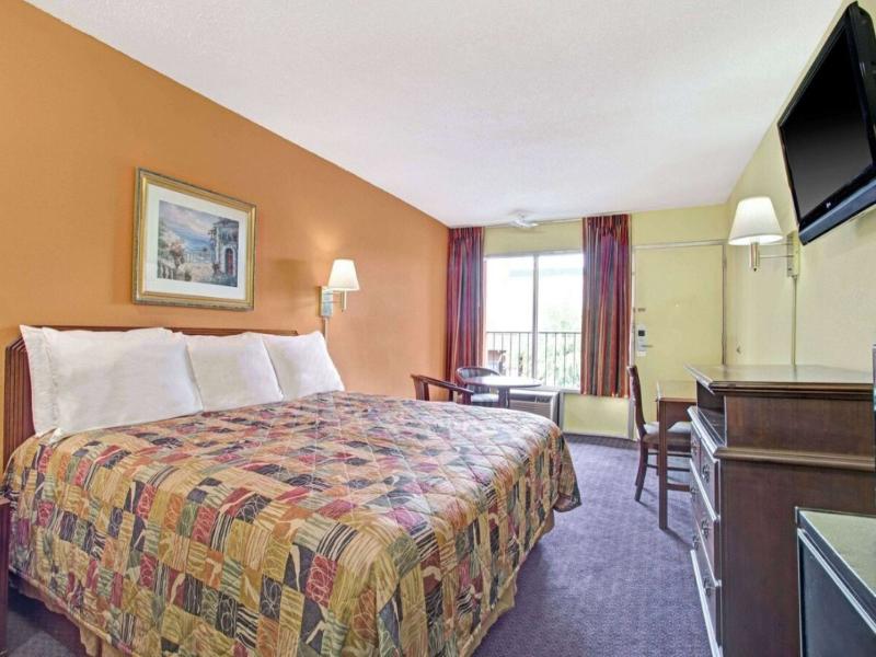 Bed room