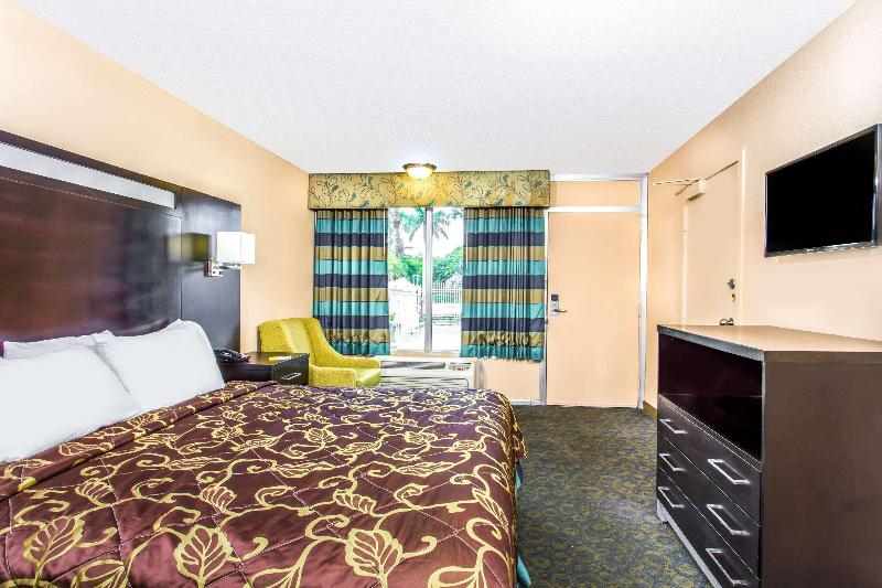Hotel Days Inn by Wyndham Fort Lauderdale Apt Cruise Prt
