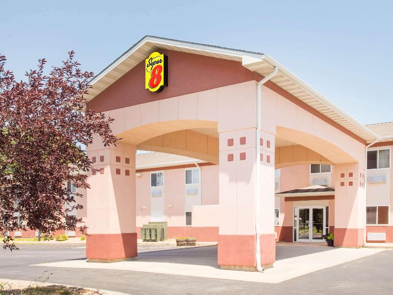 Super 8 By Wyndham Iola Ks, Iola