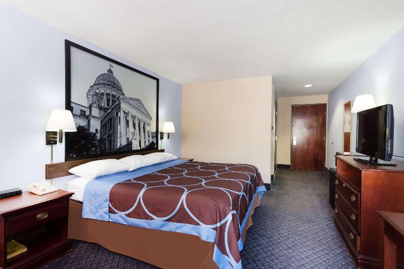Super 8 By Wyndham Indianola image