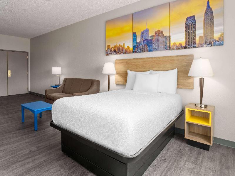Days Inn & Suites by Wyndham Albany image