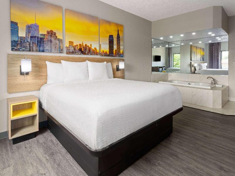 Days Inn & Suites by Wyndham Albany image