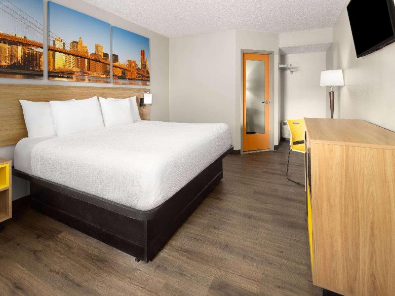 Days Inn & Suites by Wyndham Albany image
