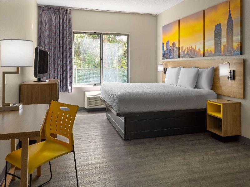 Days Inn & Suites by Wyndham Albany image