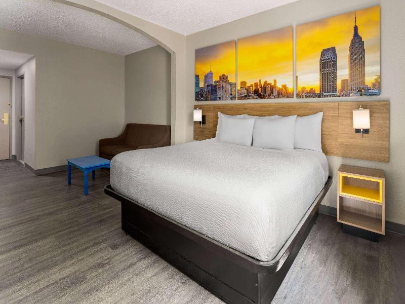 Days Inn & Suites by Wyndham Albany image