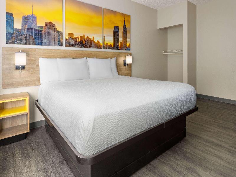 Days Inn & Suites by Wyndham Albany image