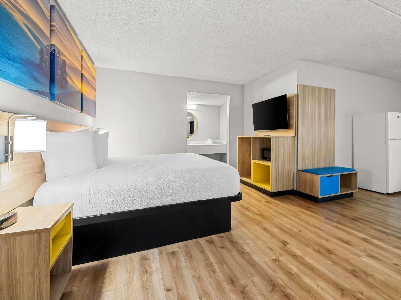 Days Inn by Wyndham Buena Park image