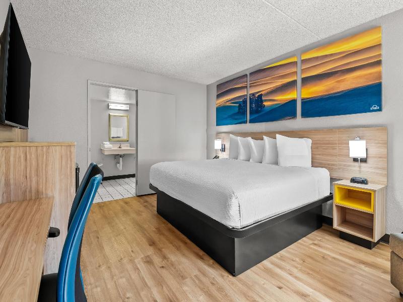 Days Inn by Wyndham Buena Park image