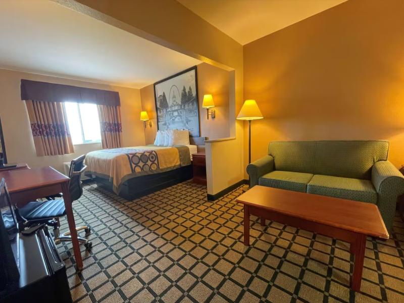 Super 8 By Wyndham Rolla image