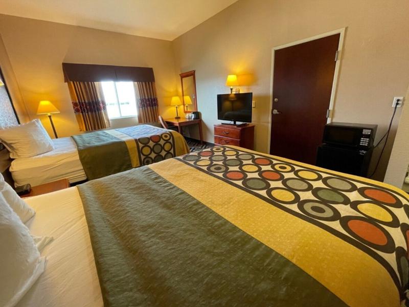 Super 8 By Wyndham Rolla image