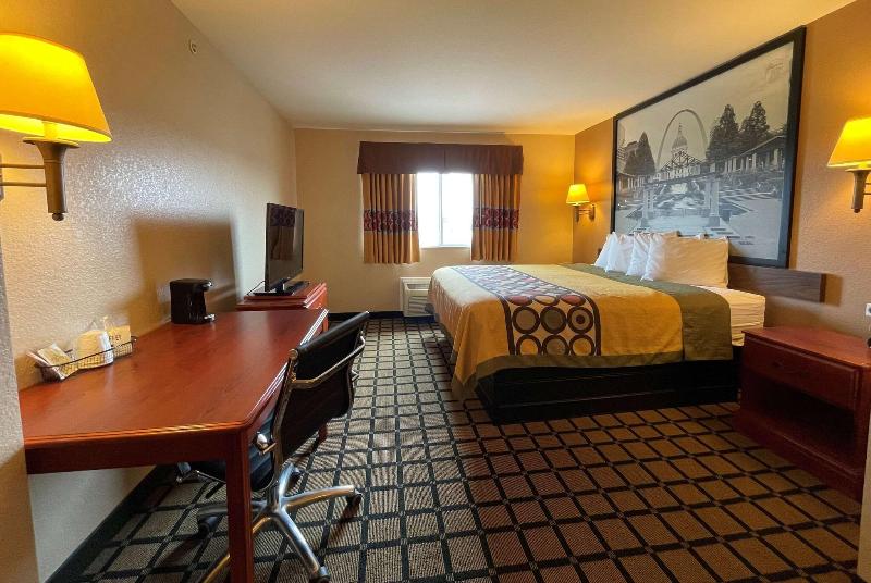 Super 8 By Wyndham Rolla image