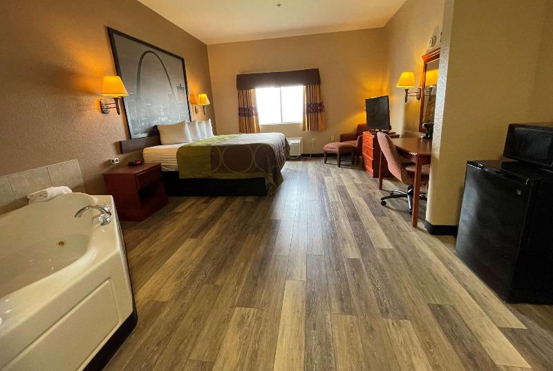 Super 8 By Wyndham Rolla image