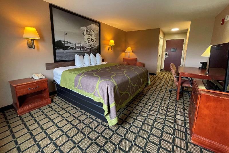 Super 8 By Wyndham Rolla image