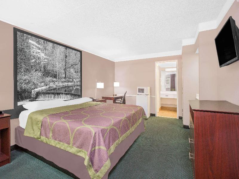 Super 8 by Wyndham Austell/Six Flags image