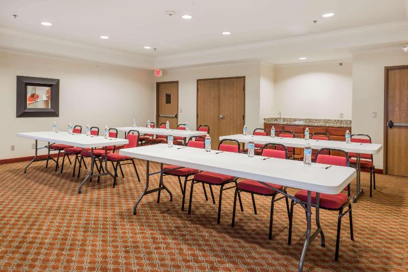 Super 8 By Wyndham St Robert Ft Leonard Wood Area image