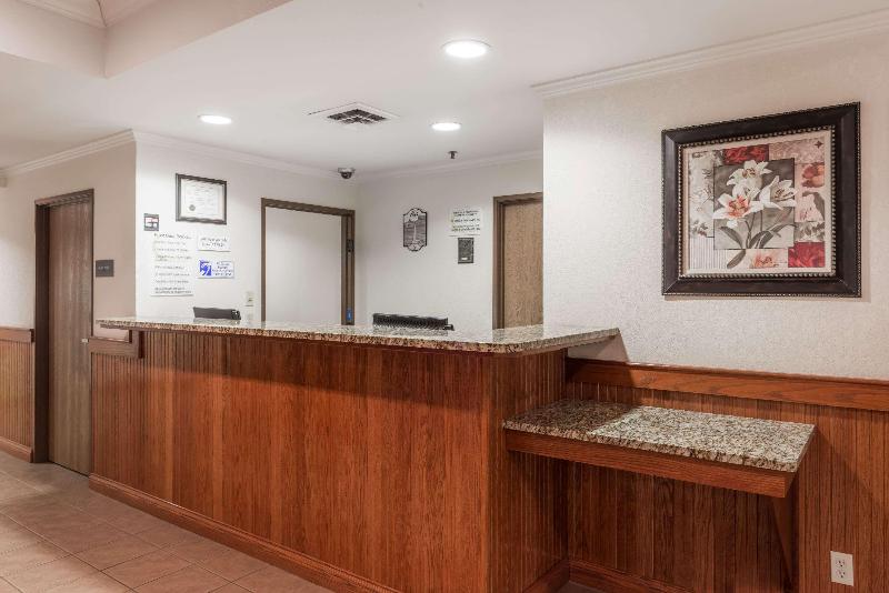 Super 8 By Wyndham St Robert Ft Leonard Wood Area image