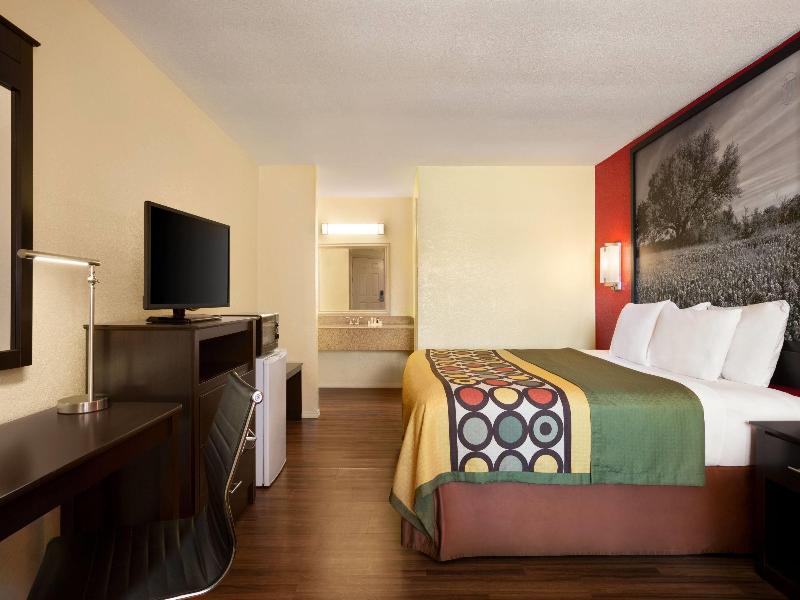 Super 8 by Wyndham Corsicana image