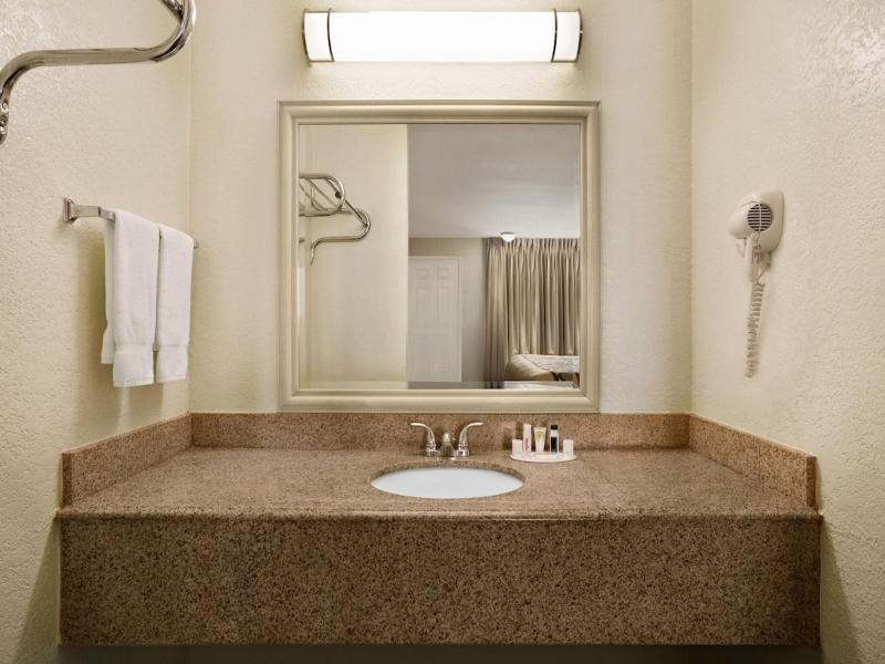 Super 8 by Wyndham Corsicana image