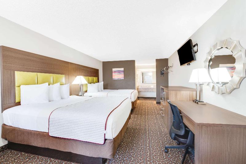 Super 8 by Wyndham Big Spring TX image