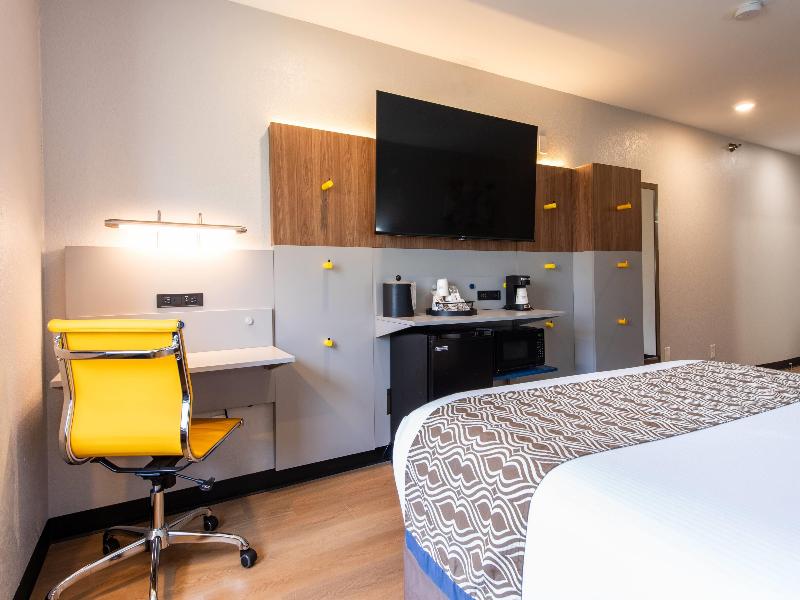 Microtel Inn & Suites By Wyndham London image
