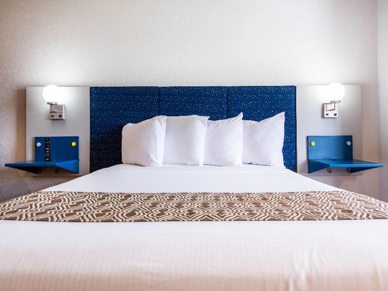 Microtel Inn & Suites By Wyndham London image