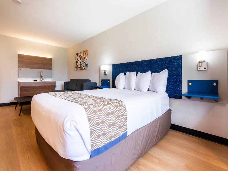 Microtel Inn & Suites By Wyndham London image