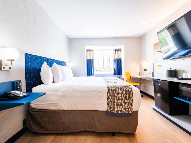 Microtel Inn & Suites By Wyndham London image