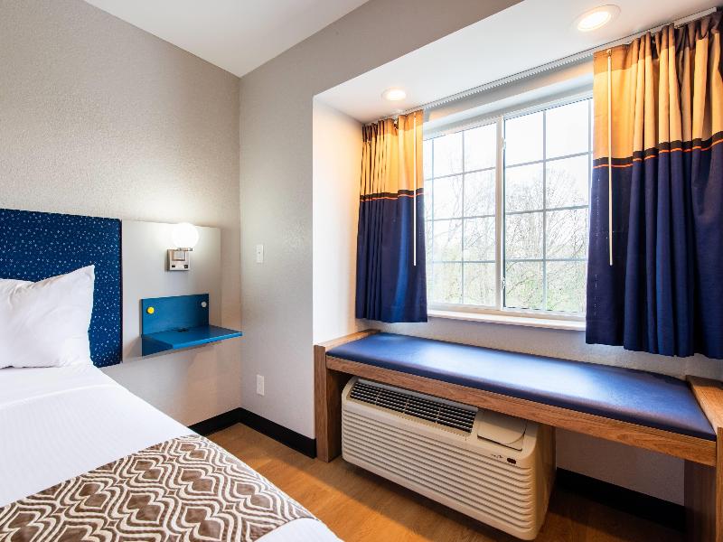 Microtel Inn & Suites By Wyndham London image