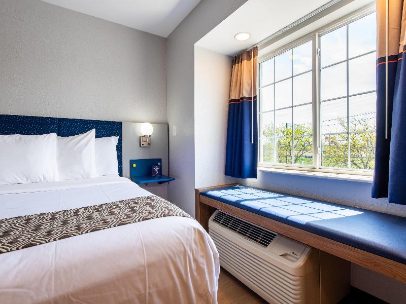 Microtel Inn & Suites By Wyndham London image