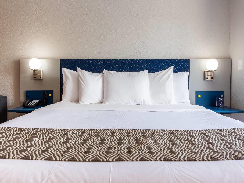 Microtel Inn & Suites By Wyndham London image