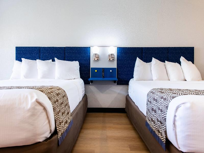 Microtel Inn & Suites By Wyndham London image