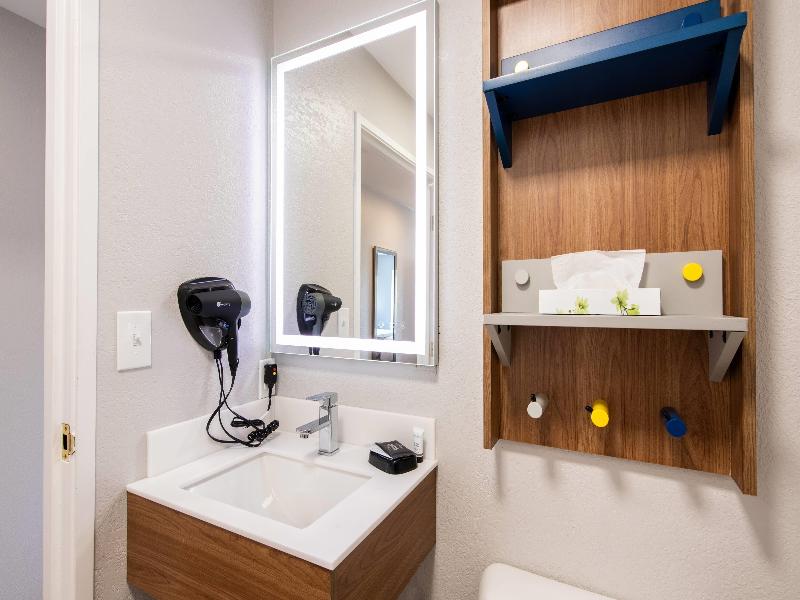 Microtel Inn & Suites By Wyndham London image